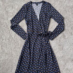 Ann Taylor Knit Jersey Long Sleeve Wrap Dress Navy Floral sz 2
